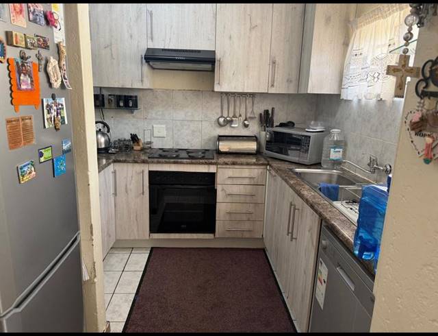 2 BEDROOM TOWNHOUSE FOR SALE IN OAKDENE